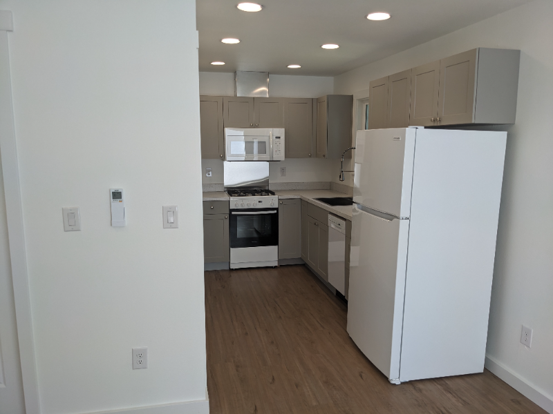 1431 Northlake Way Nw #B - Photo 7 of 21