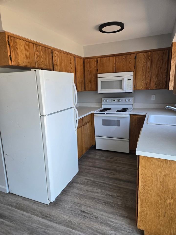 1909 E Saint Maries Ave - Photo 5 of 9
