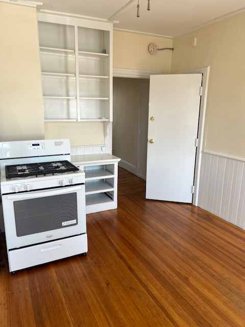 241 Wickenden St #2R - Photo 6 of 8