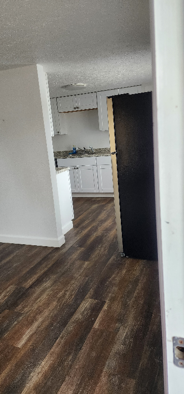 240 Kraft Ave #B - Photo 4 of 24