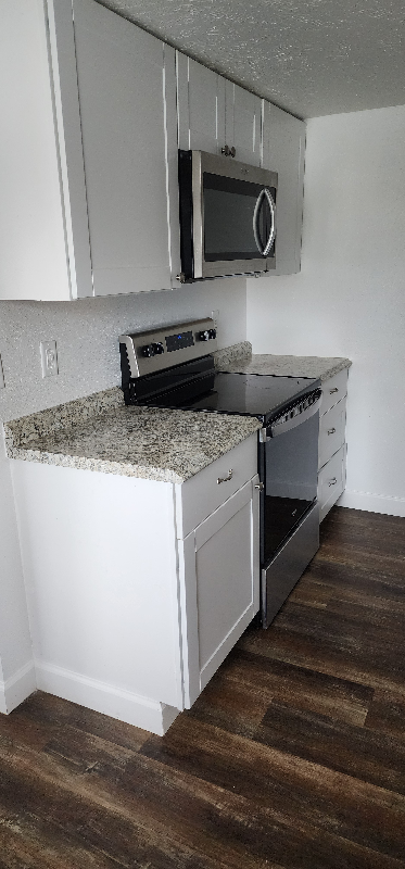 240 Kraft Ave #B - Photo 6 of 24