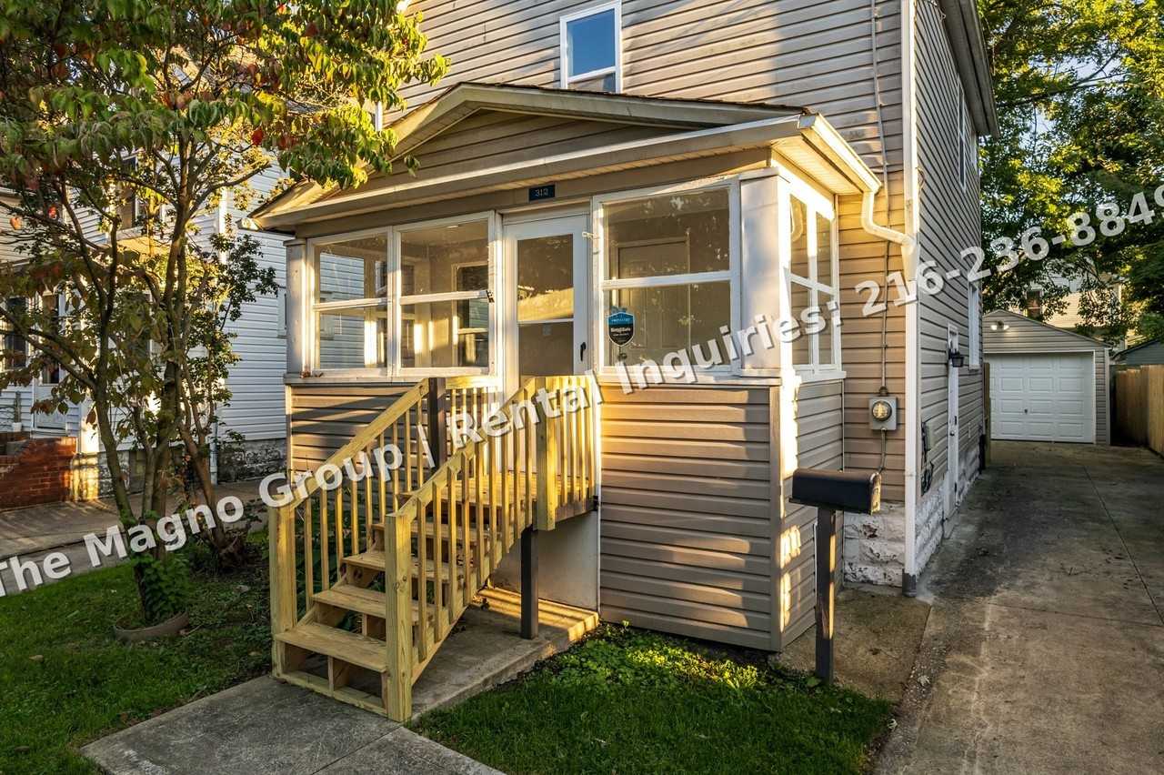 312 Upland Ave - Photo 3 of 24