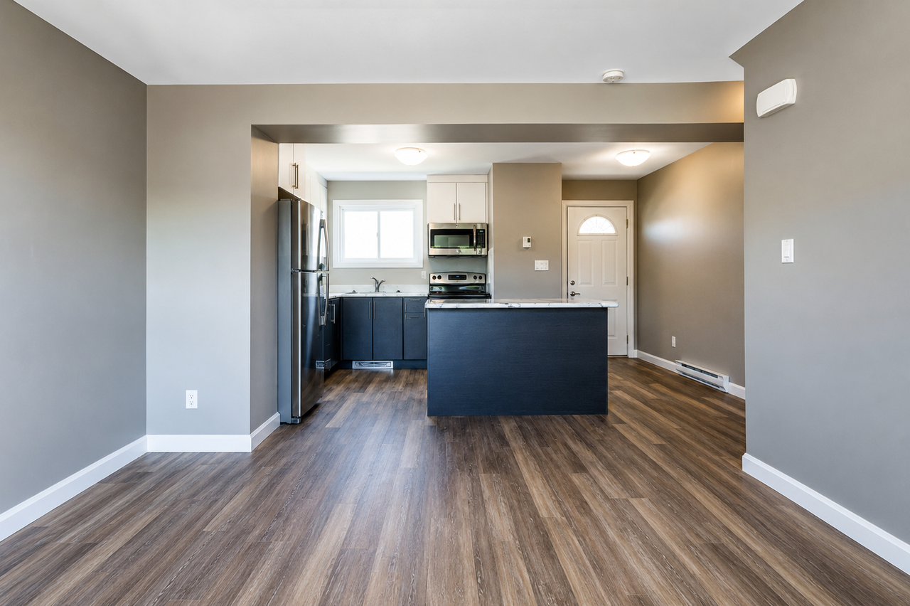 735 Lasalle Boulevard - Photo 2 of 34