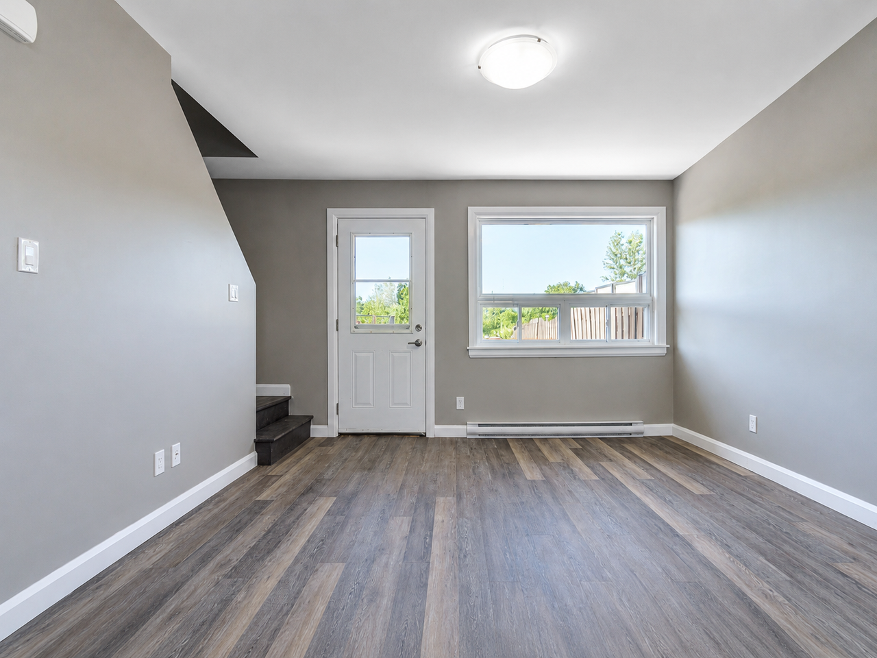 735 Lasalle Boulevard - Photo 3 of 34