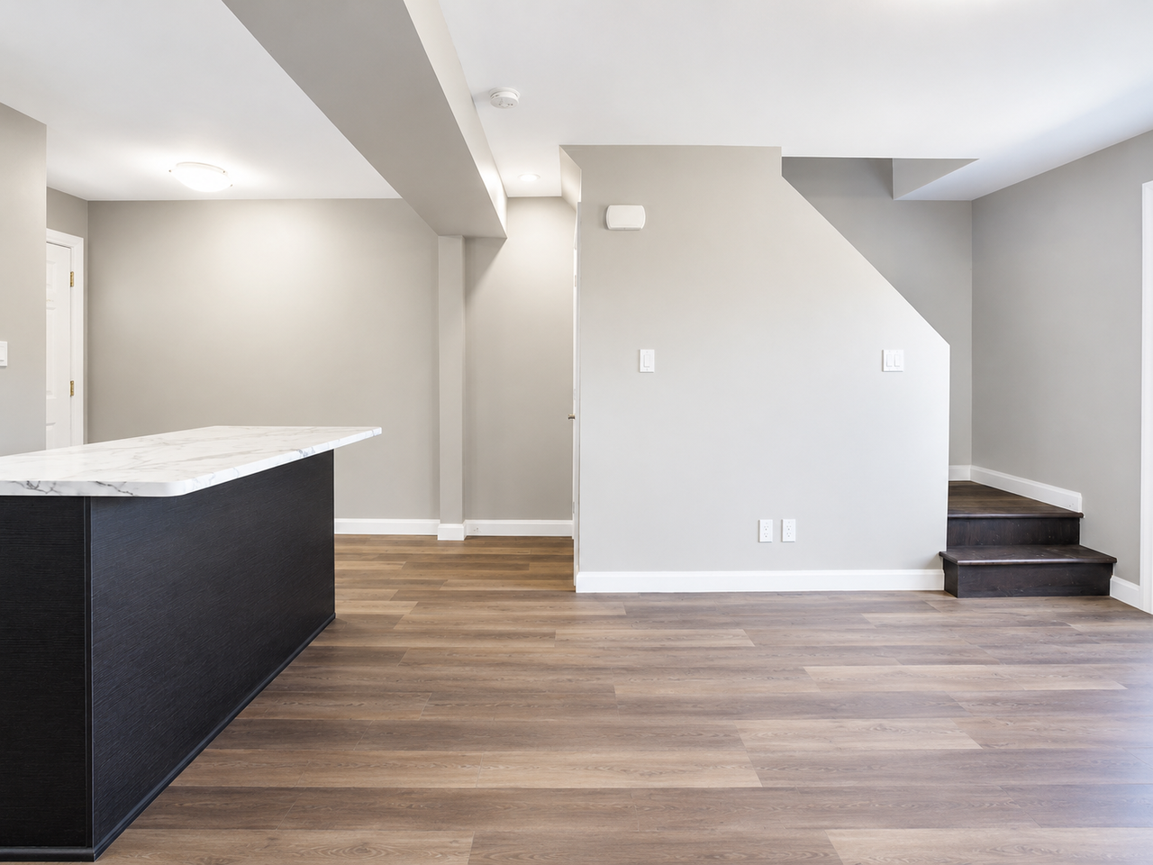 735 Lasalle Boulevard - Photo 4 of 34