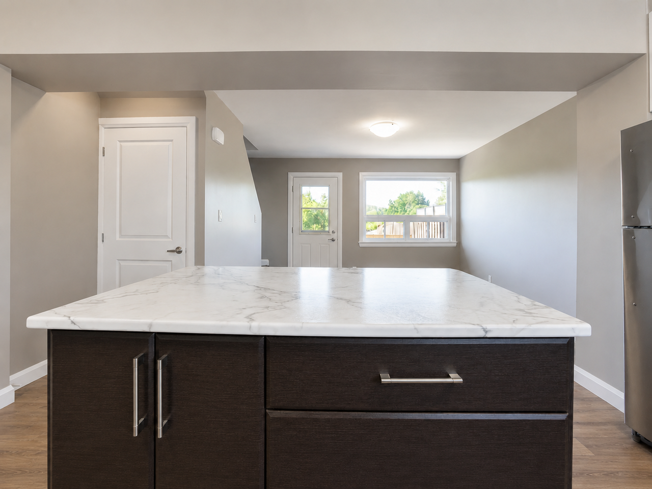 735 Lasalle Boulevard - Photo 5 of 34