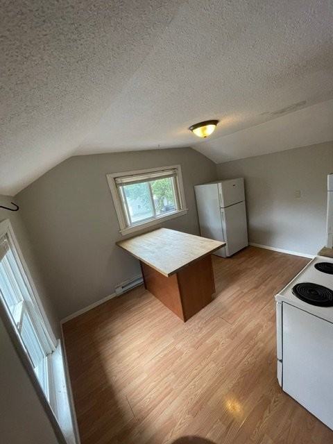 1110 College St N #4 - Photo 2 of 14