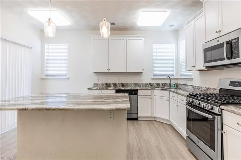 2166 Humphreys Dr - Photo 2 of 20