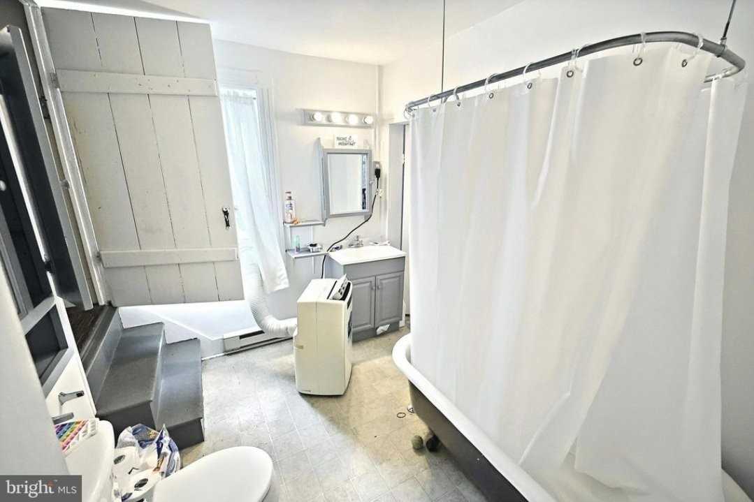 4 Hanover St #2ndFLREAR - Photo 5 of 8