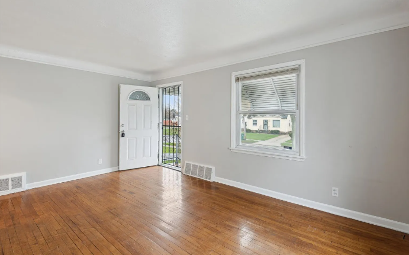 21210 Kenyon Dr - Photo 3 of 11