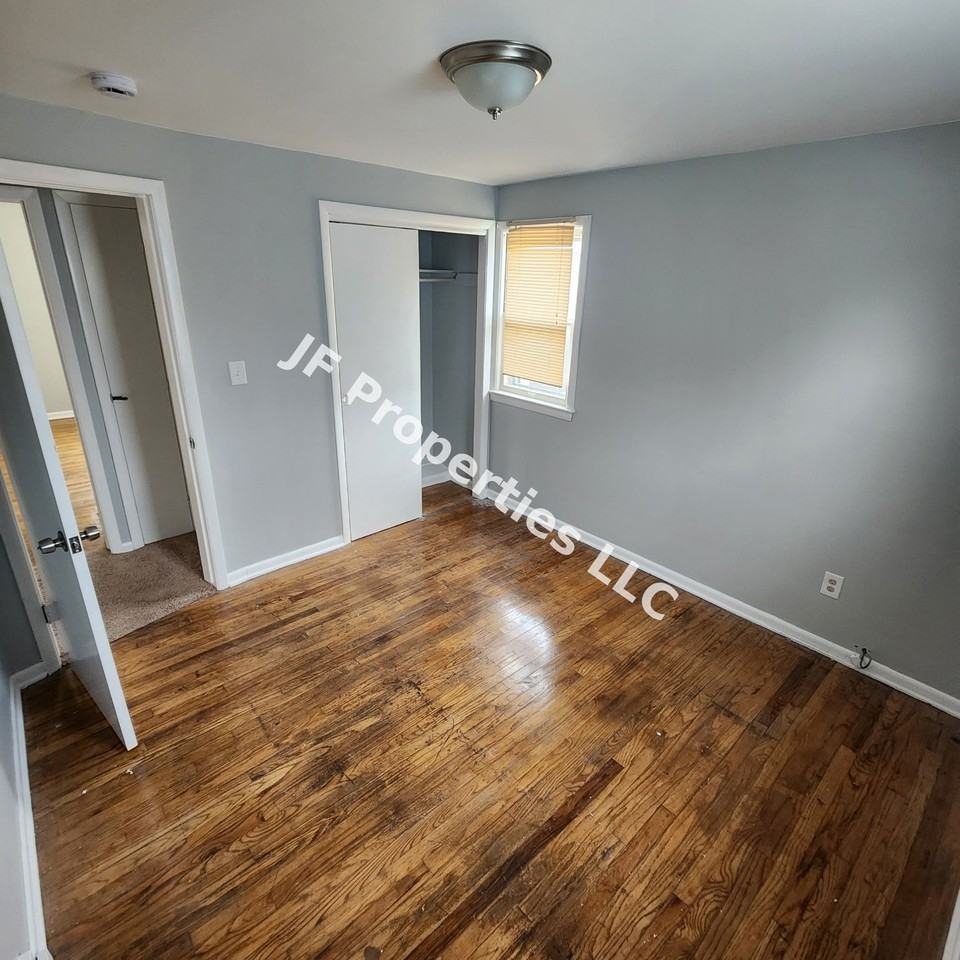 4818 E 86th St - Photo 4 of 10