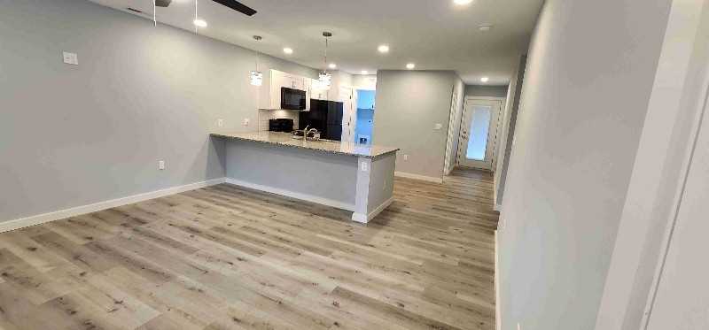 303 Wayne Ave #B - Photo 2 of 6