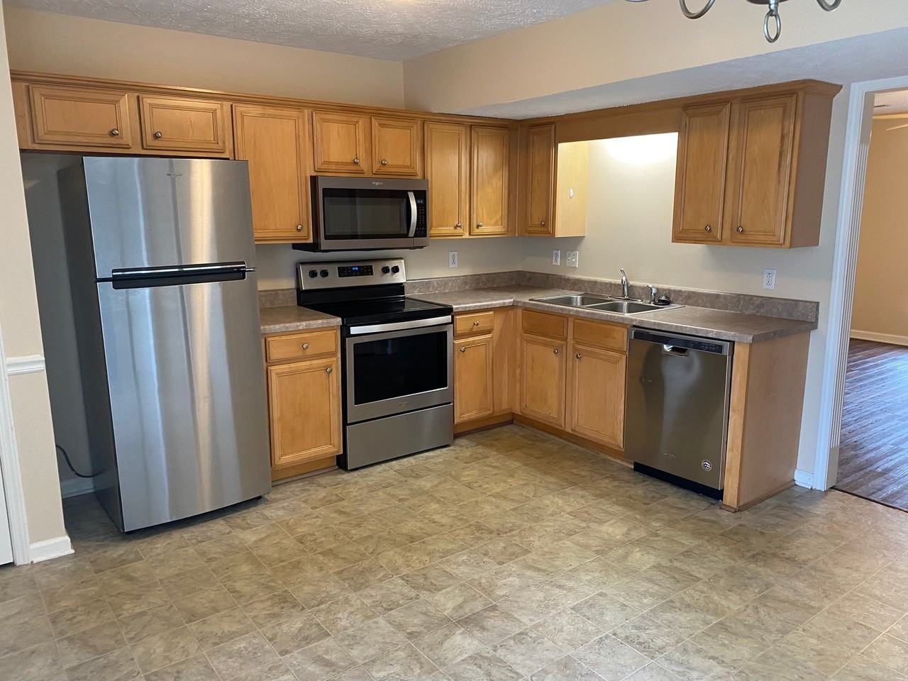 623 Legacy Dr - Photo 3 of 12