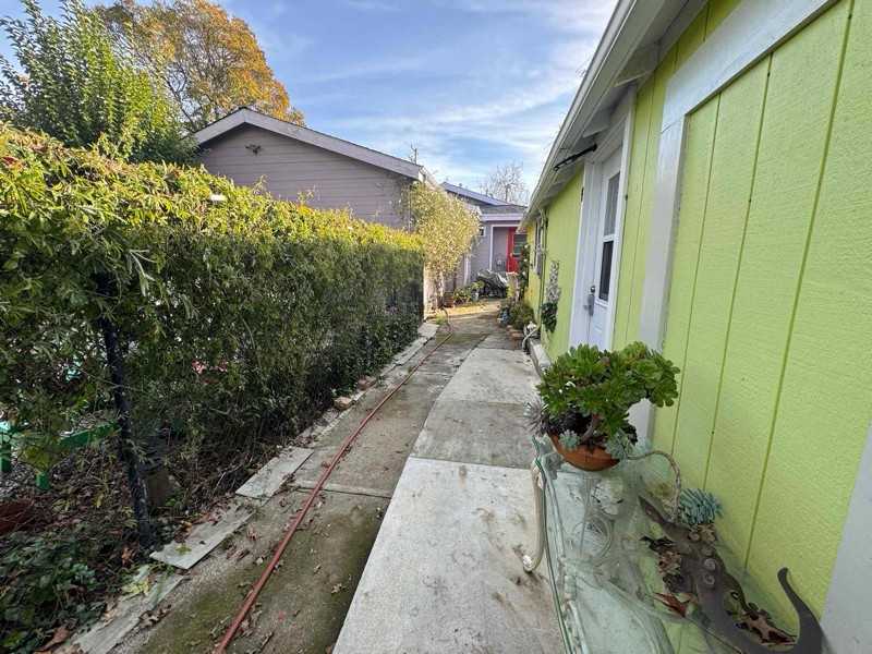 Lone Oak Ave - Photo 2 of 9