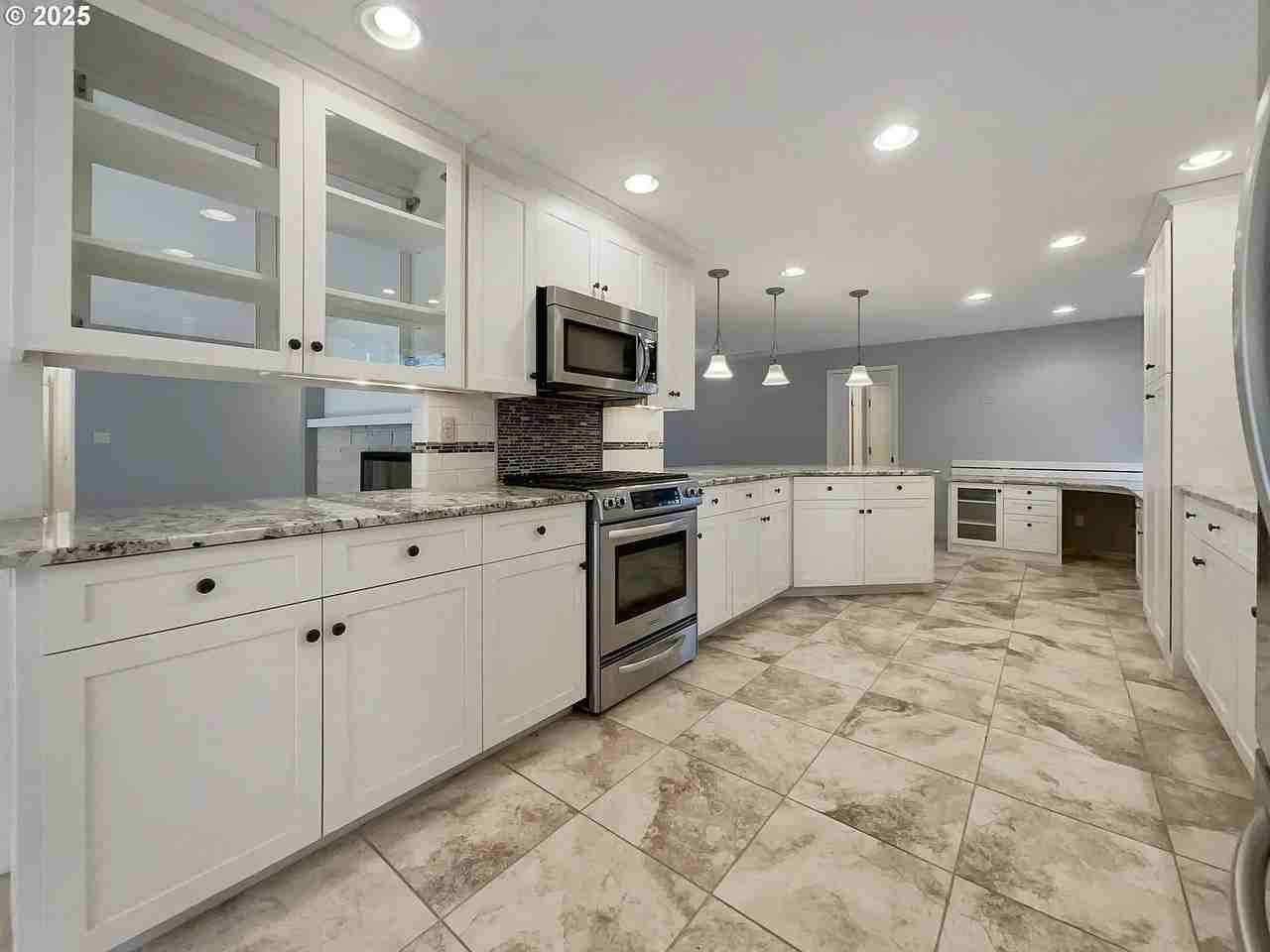 1690 Woodland Ter - Photo 4 of 21