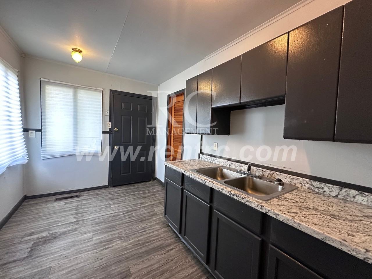 605 Pixley St - Photo 2 of 11