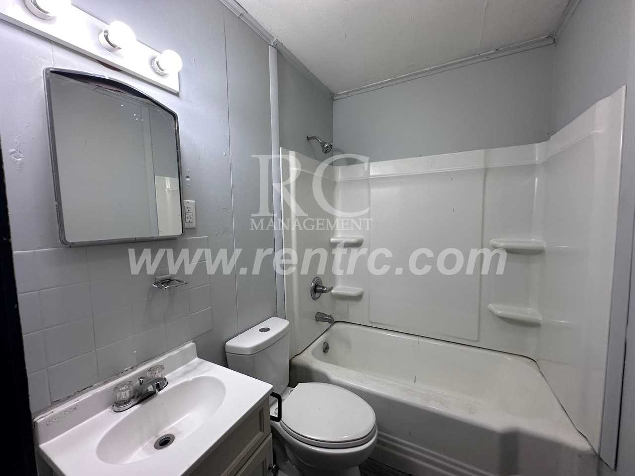 605 Pixley St - Photo 4 of 11
