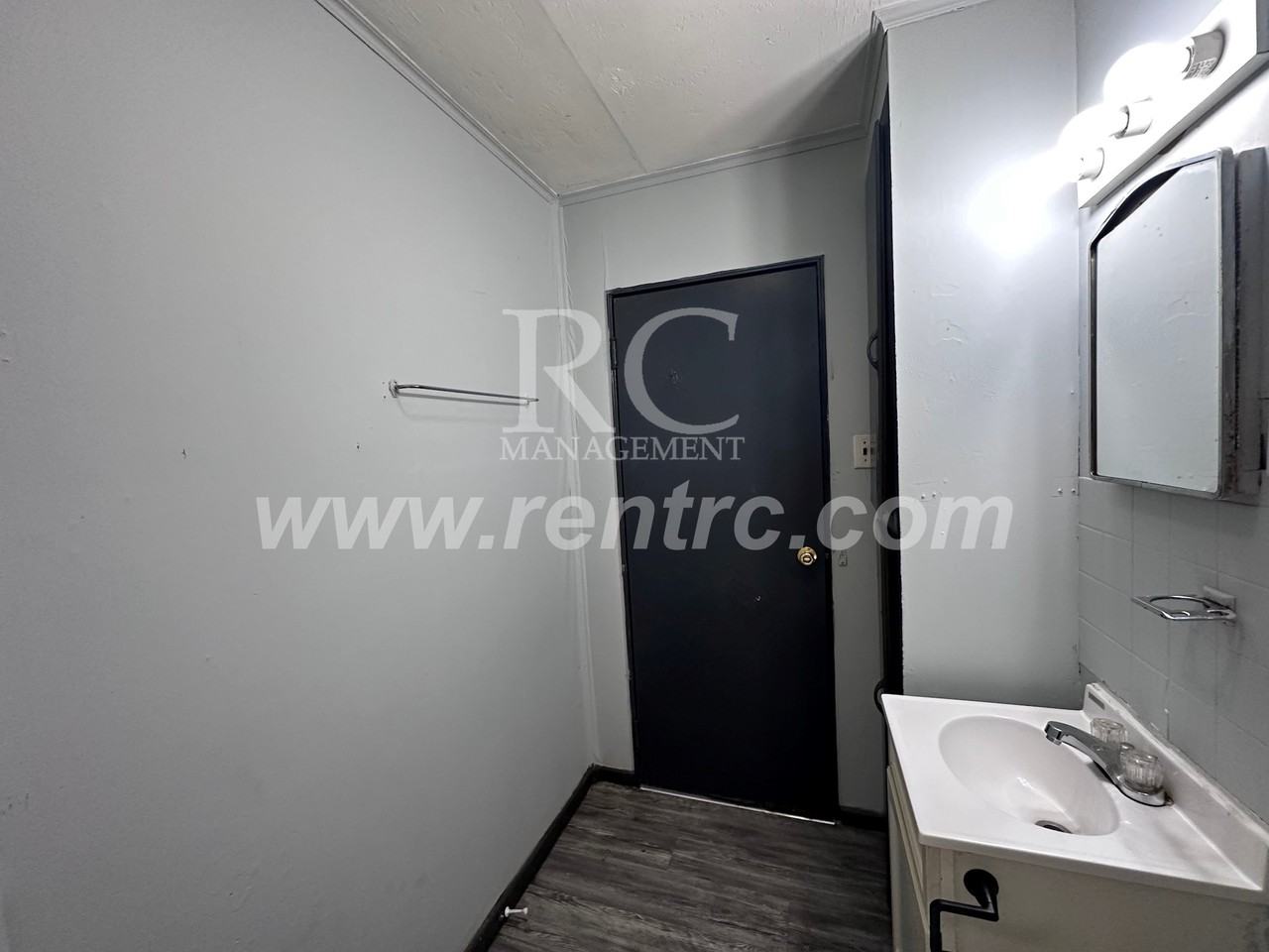 605 Pixley St - Photo 5 of 11