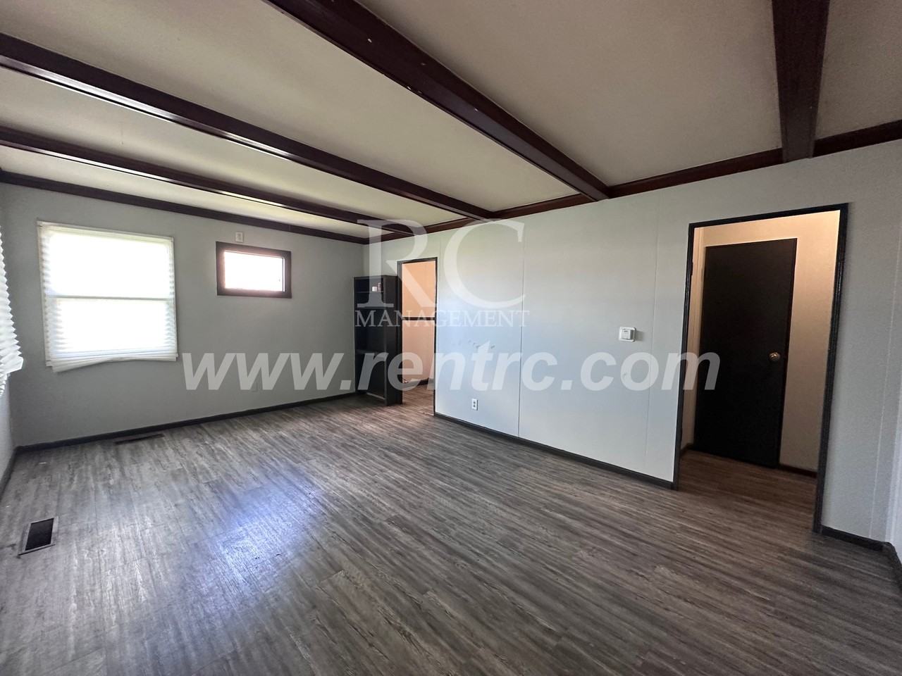 605 Pixley St - Photo 6 of 11