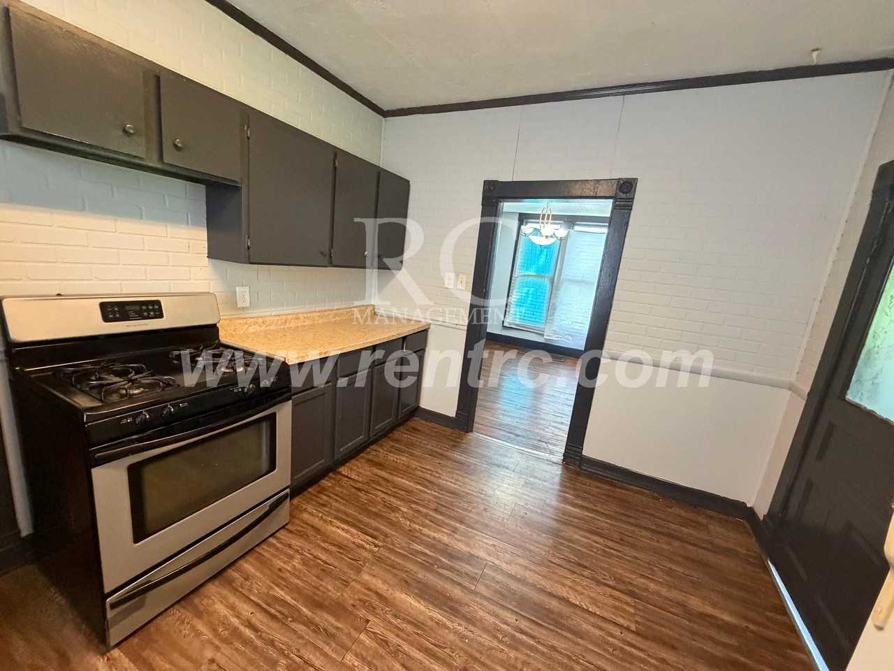 314 Porter St - Photo 2 of 19