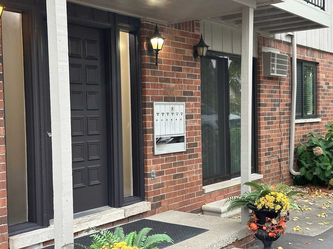 1280 Dewey St #4 - Photo 2 of 11