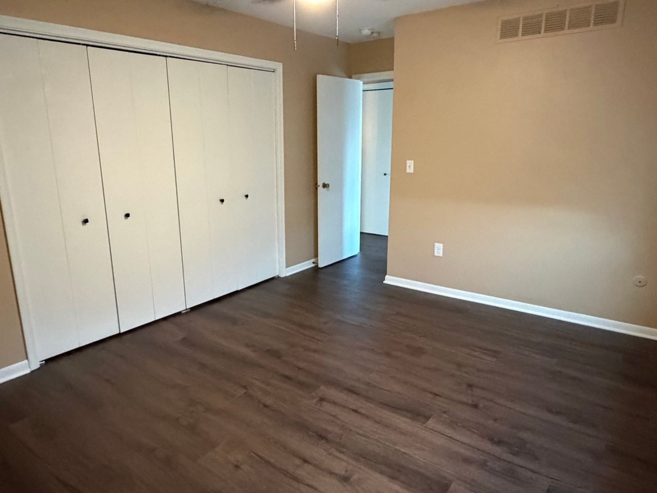 1280 Dewey St #4 - Photo 4 of 11