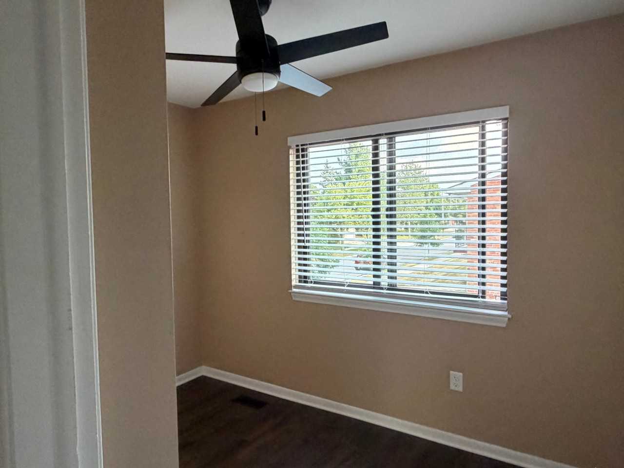 1280 Dewey St #4 - Photo 7 of 11