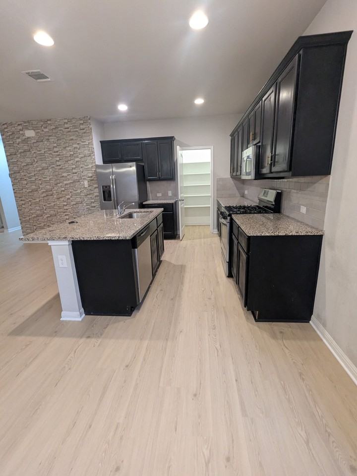 3130 Blantyre Bnd - Photo 2 of 22