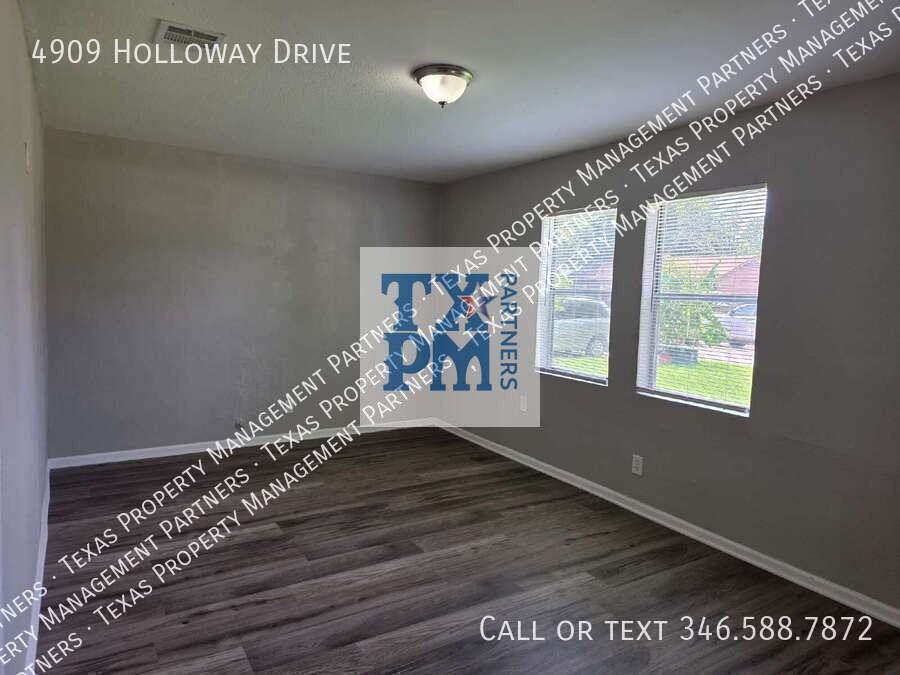 4909 Holloway Dr - Photo 2 of 12