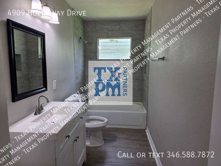 4909 Holloway Dr - Photo 3 of 12