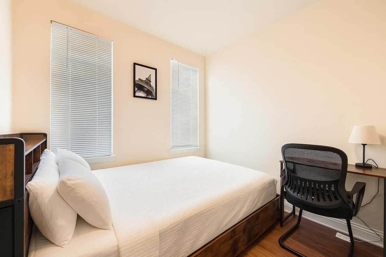 205 N Luzerne Ave - Photo 4 of 8