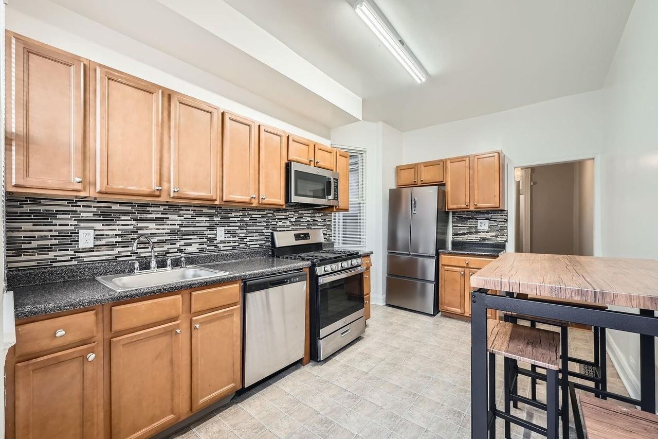 205 N Luzerne Ave - Photo 7 of 8