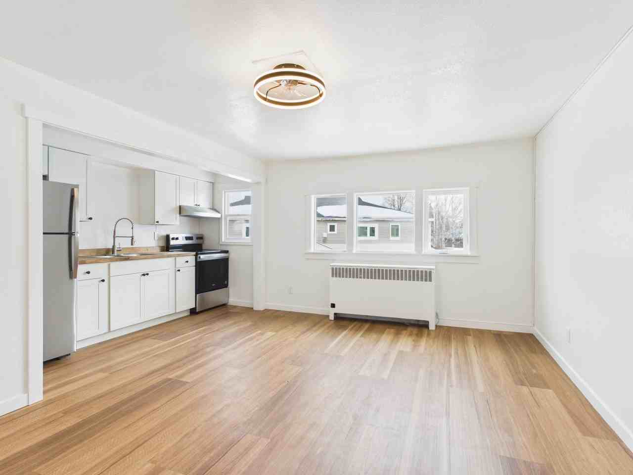 926 Gilmore St #B - Photo 3 of 14