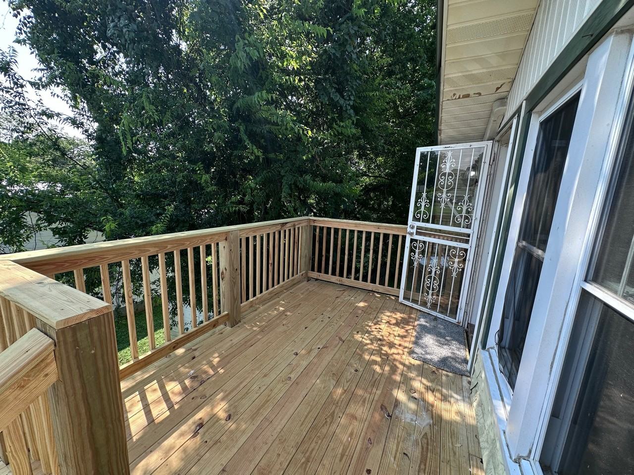 431 Crockett St - Photo 2 of 9