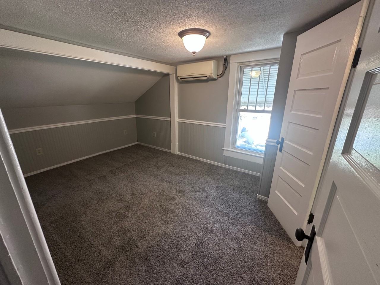 431 Crockett St - Photo 4 of 9