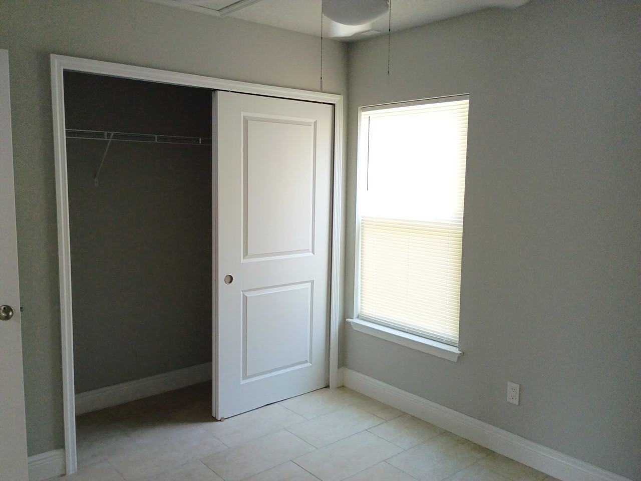 216 Center St - Photo 3 of 9