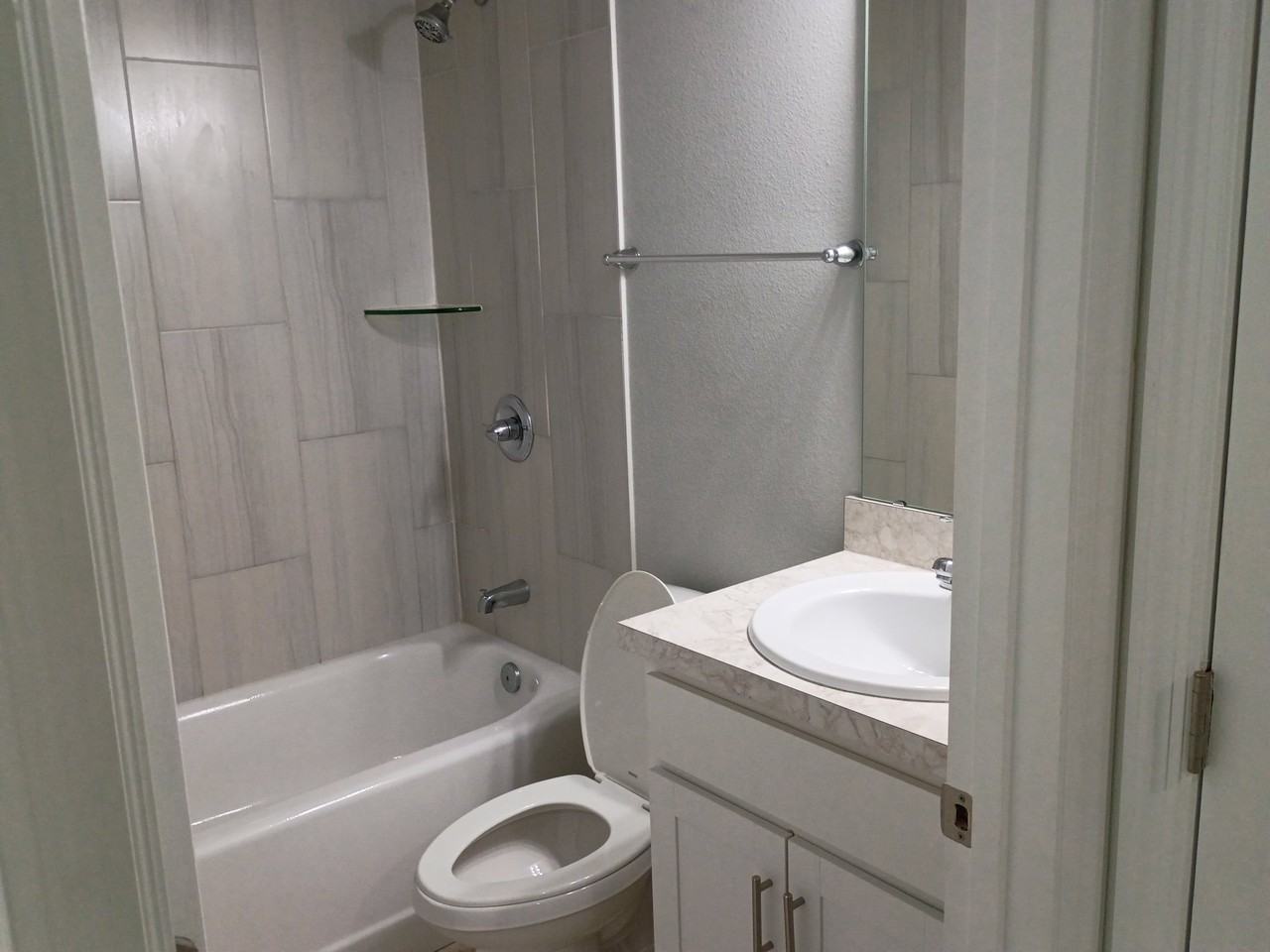 216 Center St - Photo 4 of 9