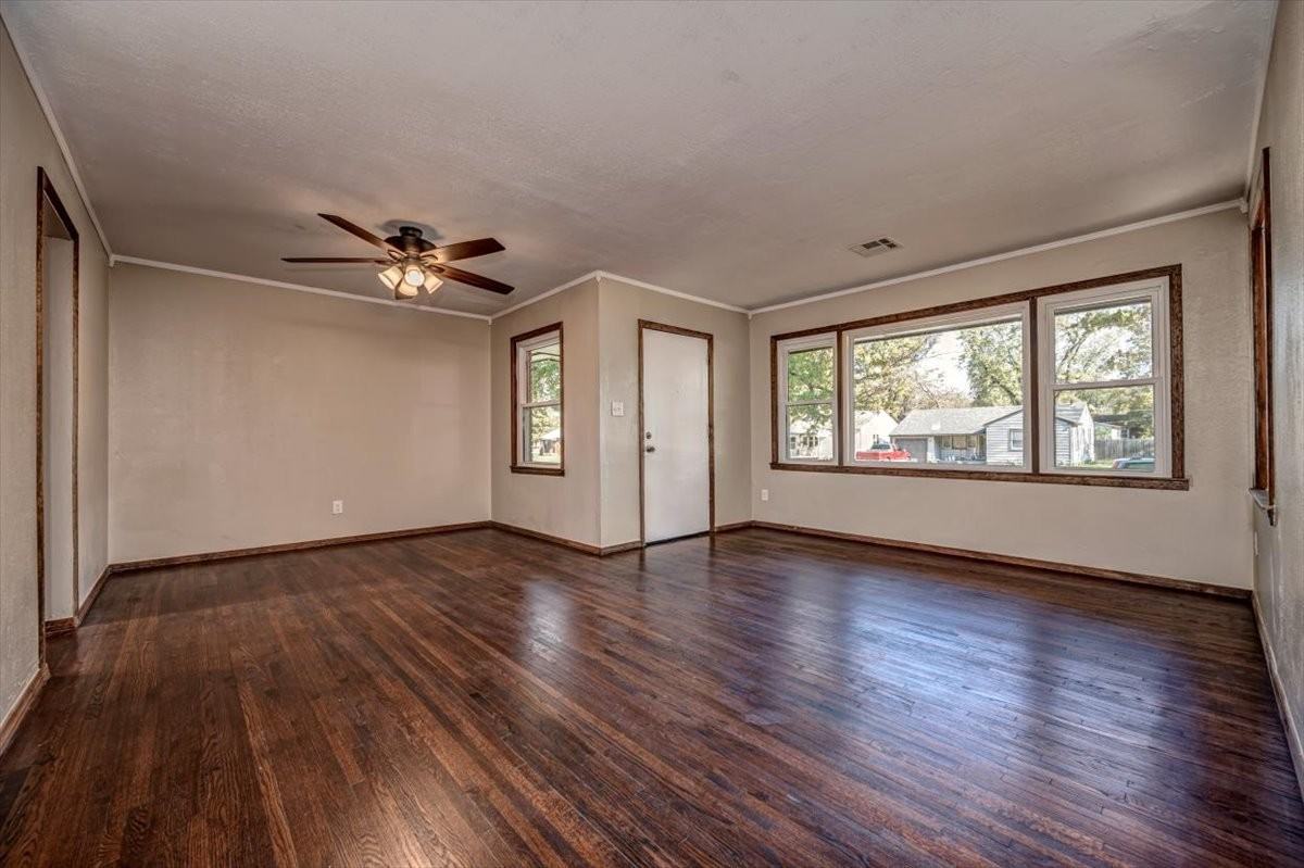 809 N Ross Ave - Photo 3 of 19