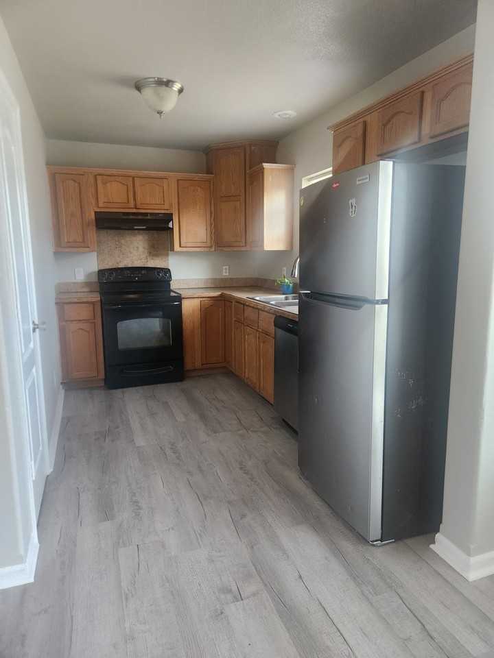 114 N Wildhorse St #114 - Photo 2 of 9