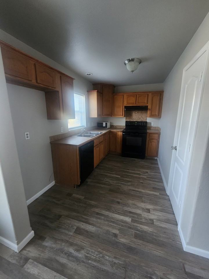 114 N Wildhorse St #116 - Photo 2 of 8