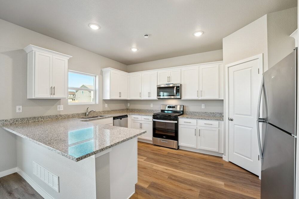 2241 Christina St - Photo 6 of 20