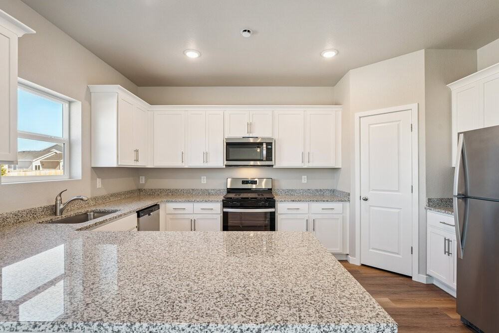 2241 Christina St - Photo 7 of 20