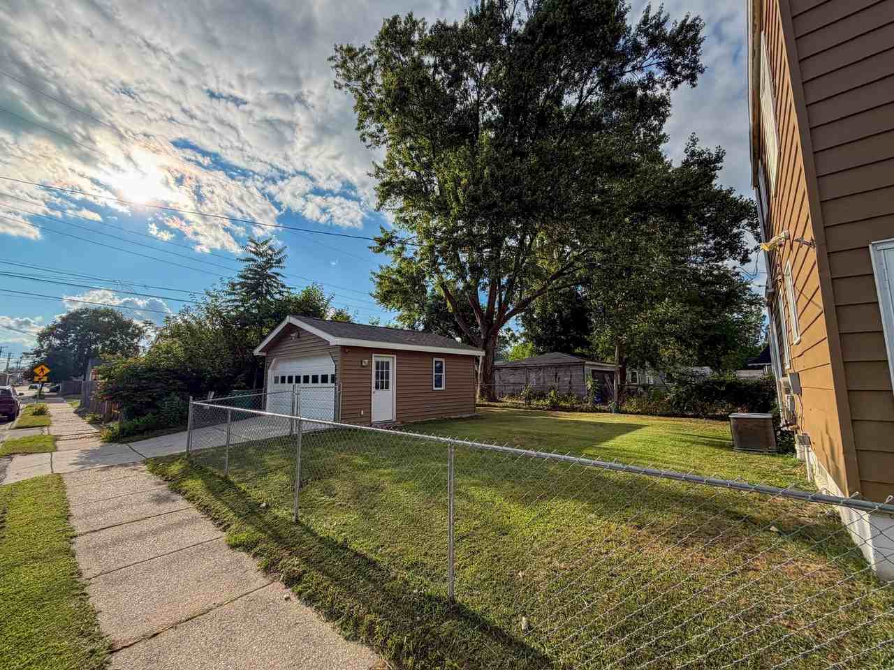 2505 Bonner St - Photo 2 of 20
