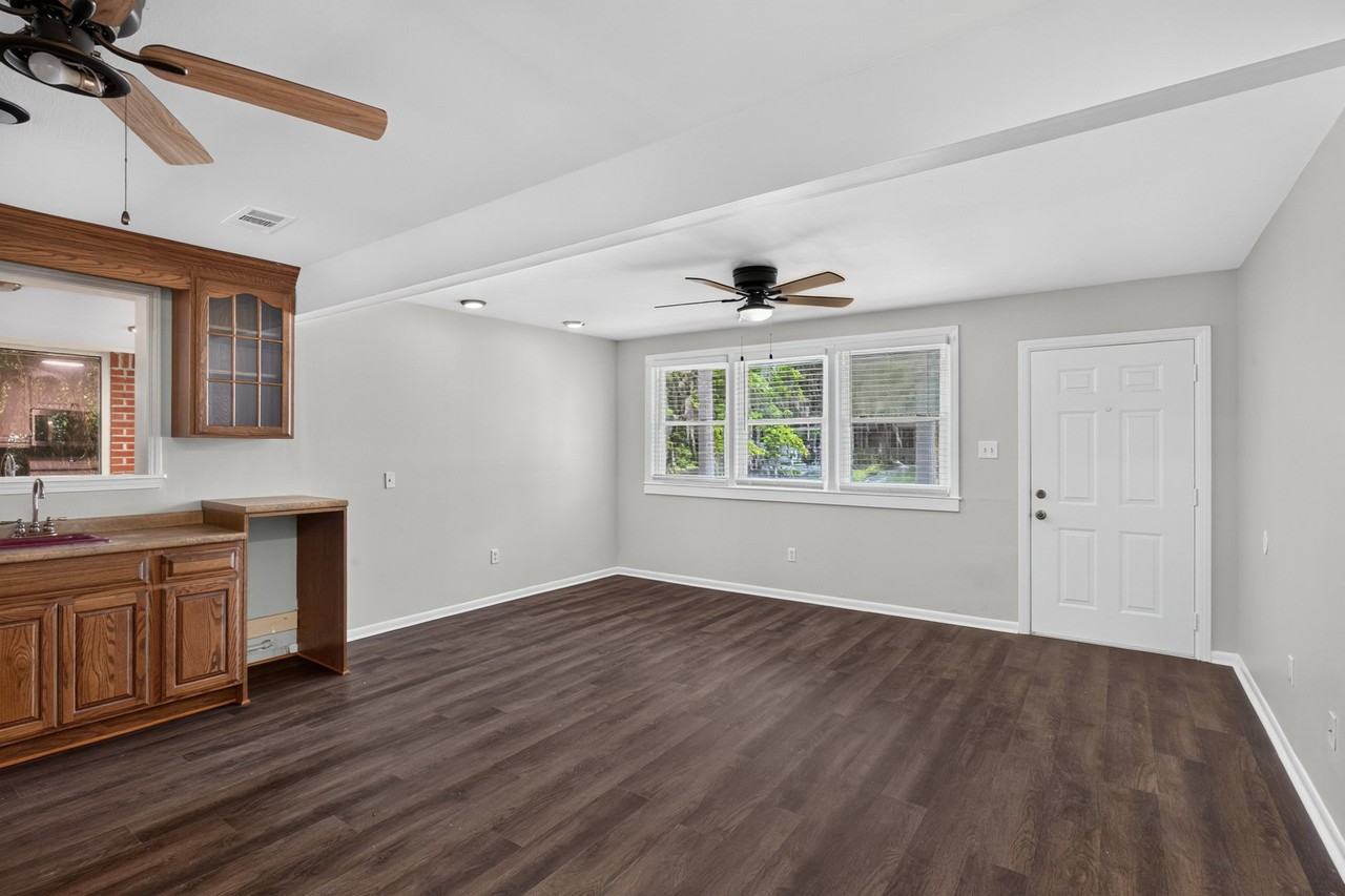 1521 Randee Dr - Photo 2 of 20