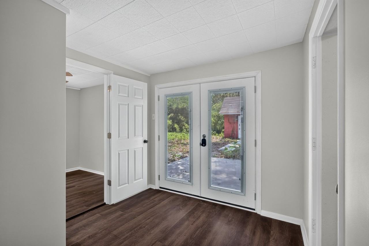 1521 Randee Dr - Photo 5 of 20