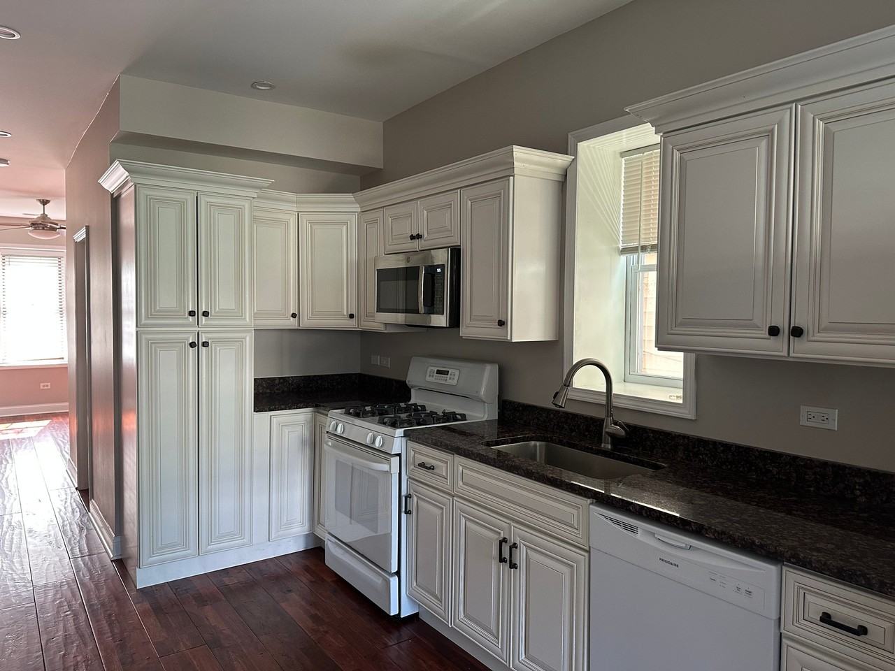 4202 N Saint Louis Ave #1 - Photo 5 of 9
