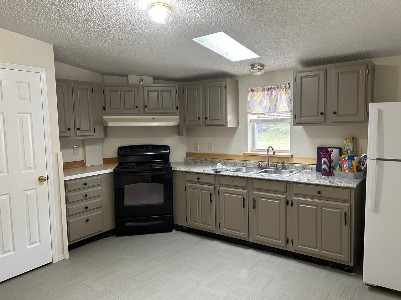 12 Peerless Ln #A - Photo 6 of 10