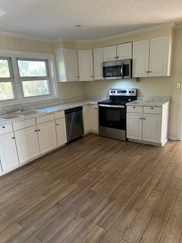 204 Pineview Dr - Photo 4 of 16