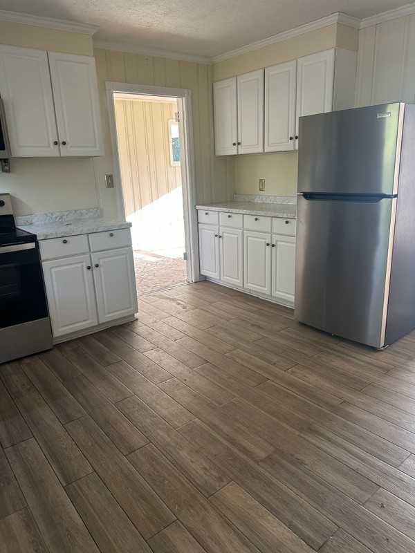 204 Pineview Dr - Photo 5 of 16