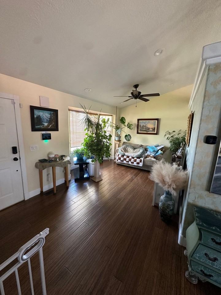 212 W Amanda Lynn Ln - Photo 2 of 7